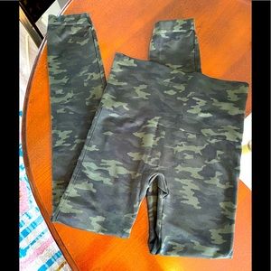 Spanx camouflage leggings; SZ L